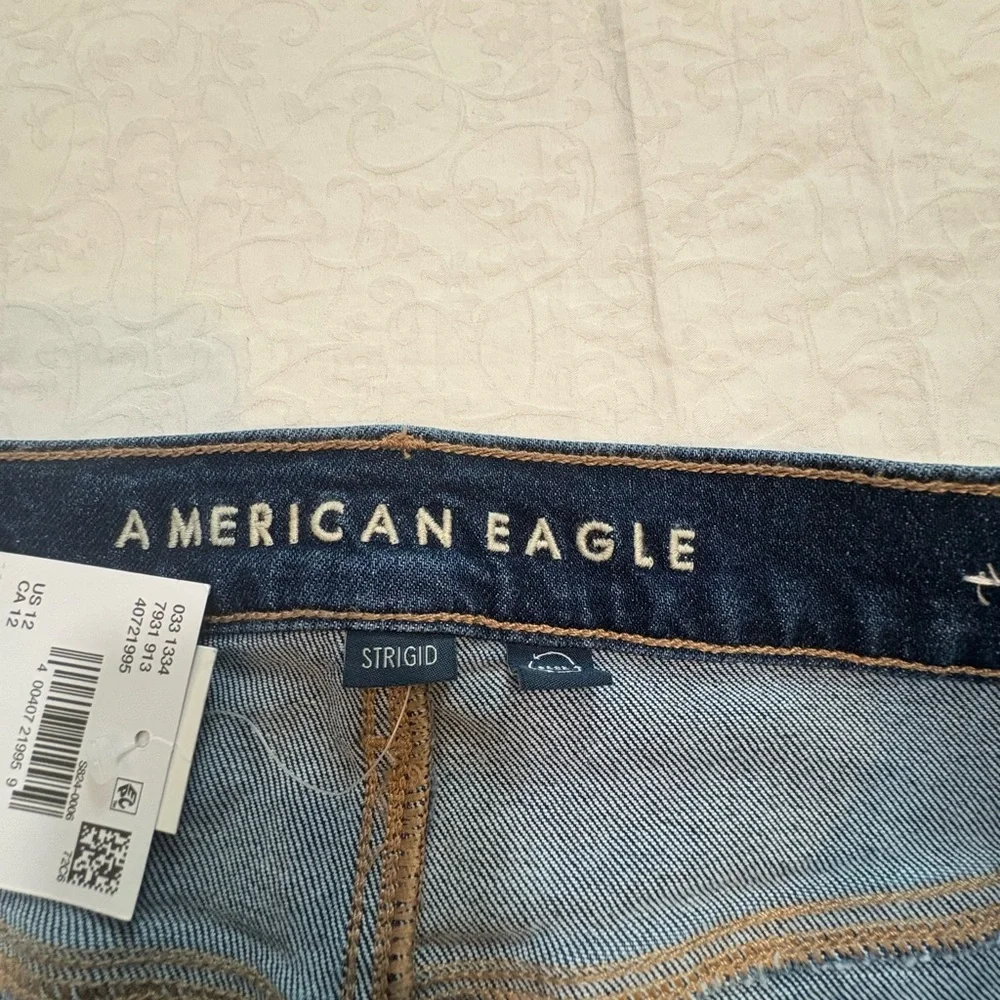 American Eagle Strigid Relaxed Denim Shorts Size 12/31 High Rise Frayed Hem J2Y - Picture 7 of 9
